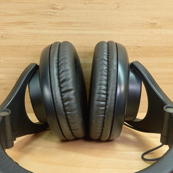 SHURE SRH440A Professional Studio Headphones, Black - Picture 8 of 11